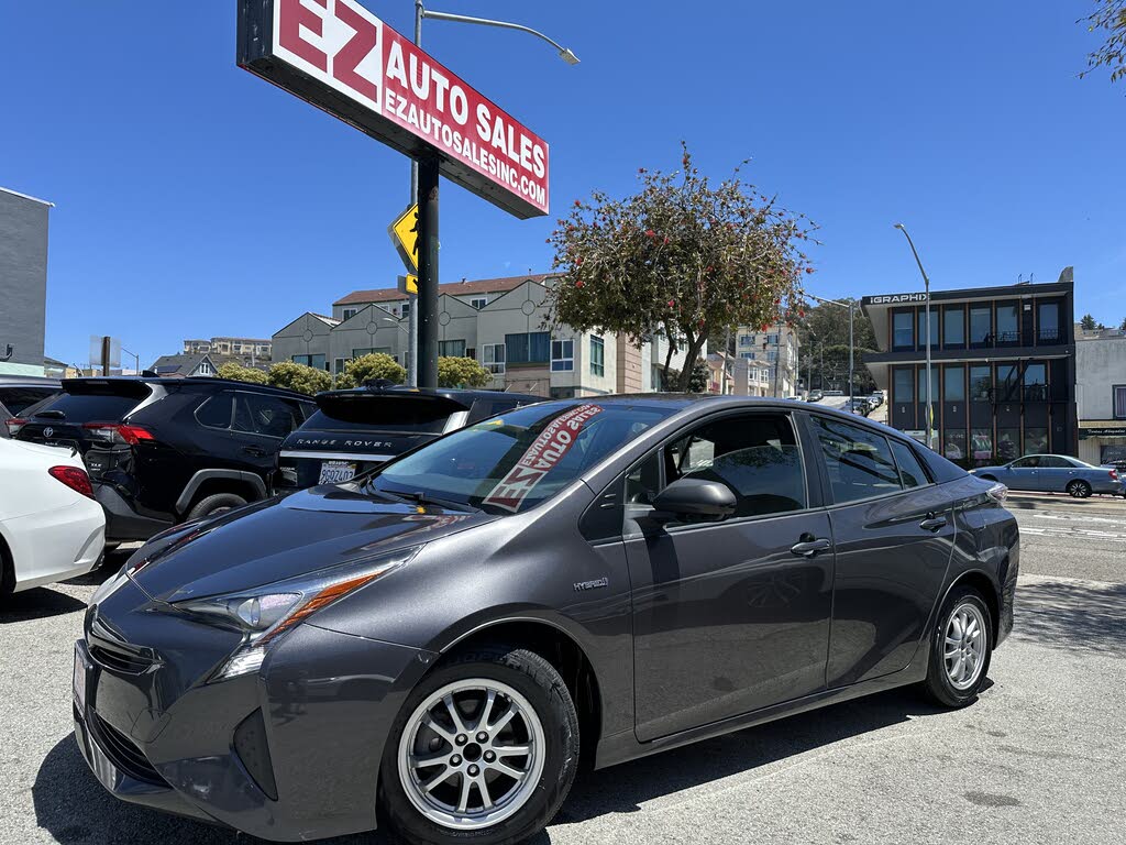 2017 Toyota Prius Two FWD