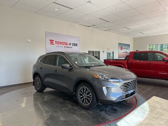 2022 Ford Escape Hybrid Plug-in Titanium FWD