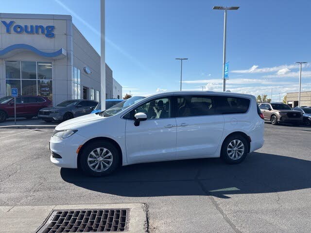 2017 Chrysler Pacifica Touring FWD