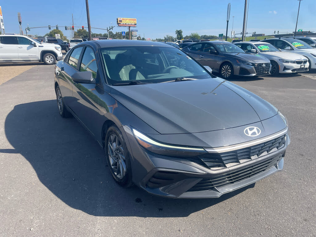 2024 Hyundai Elantra SEL FWD