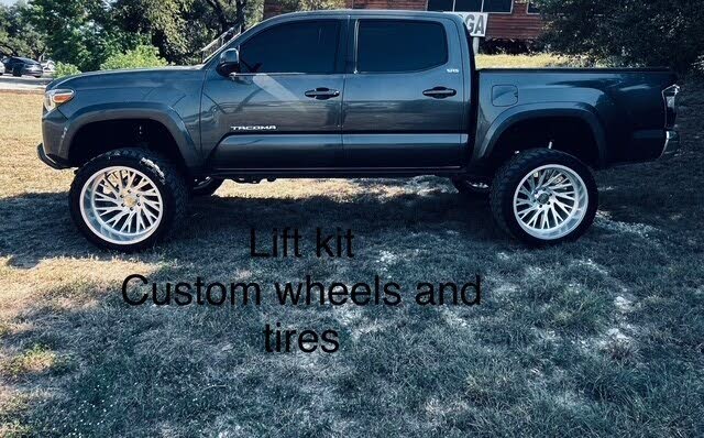 2017 Toyota Tacoma SR5 V6 Double Cab 4WD