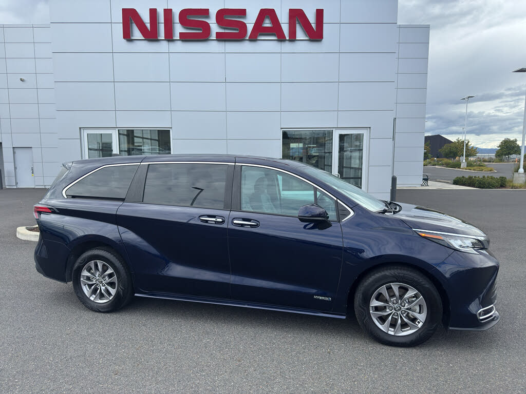 2021 Toyota Sienna XLE 7-Passenger AWD