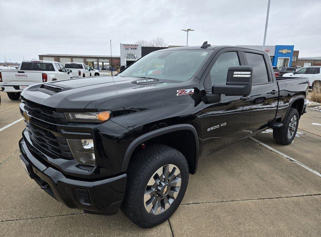 2025 Chevrolet Silverado 2500HD Custom Crew Cab 4WD