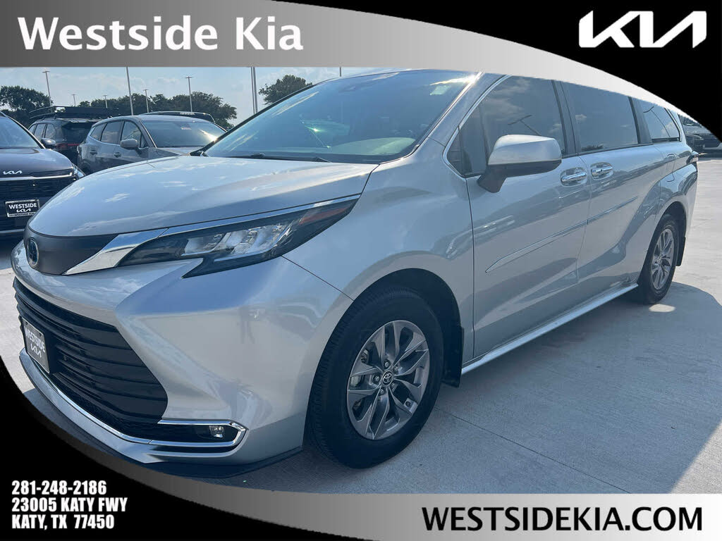 2022 Toyota Sienna XLE 7-Passenger FWD