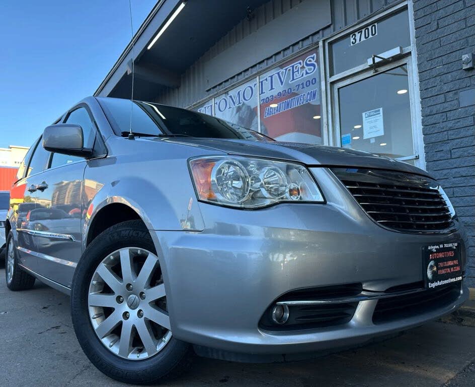 2016 Chrysler Town & Country Touring FWD