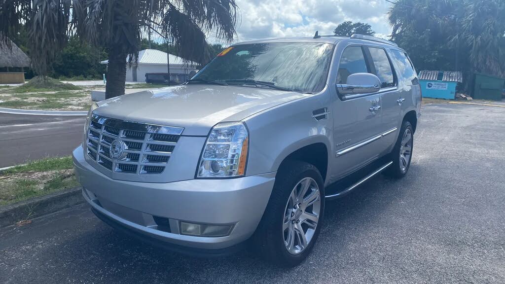 2011 Cadillac Escalade Luxury RWD