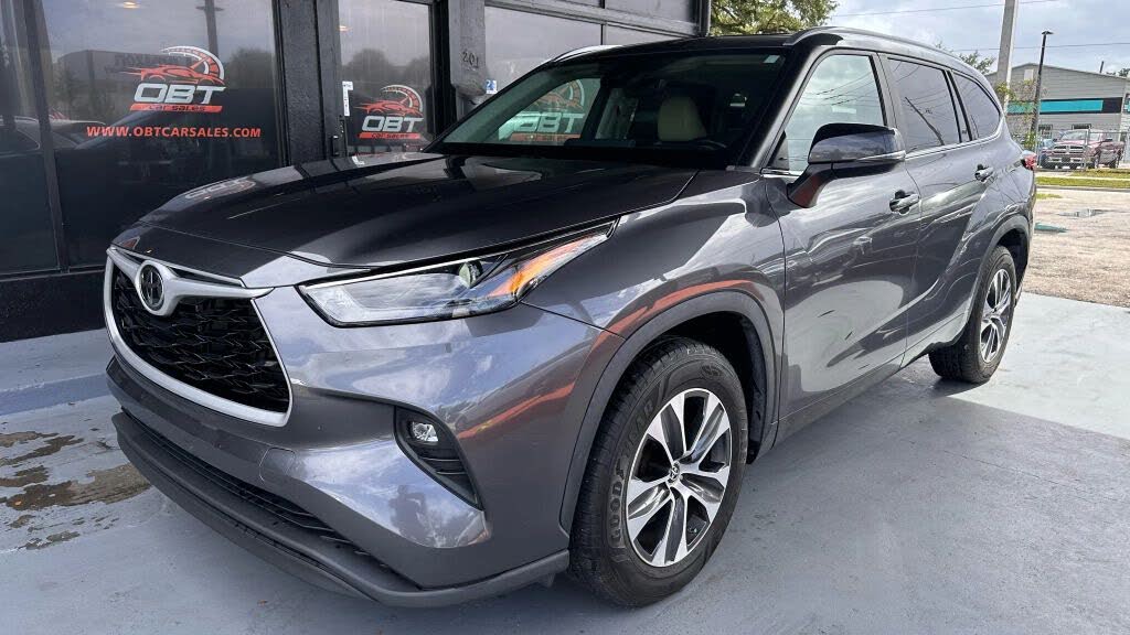 2023 Toyota Highlander XLE FWD