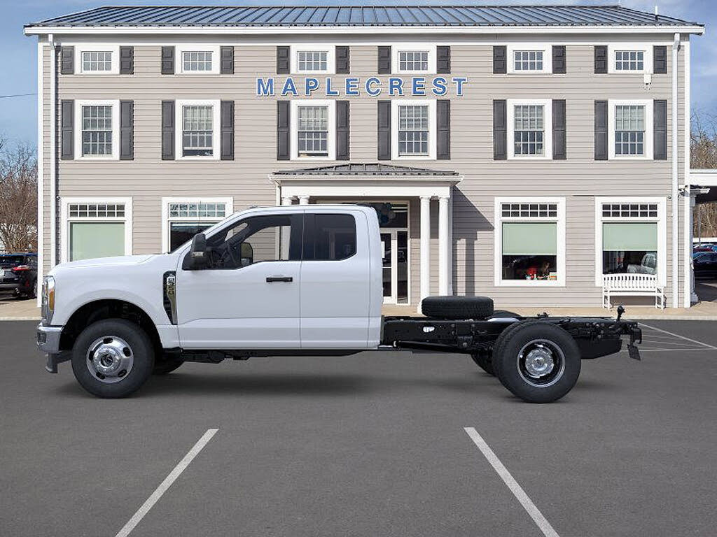 2025 Ford F-350 Super Duty Chassis XL SuperCab DRW 4WD