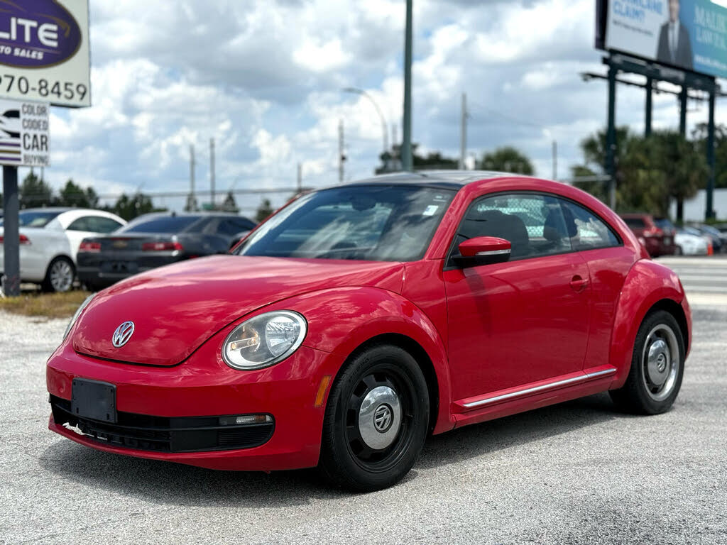2012 Volkswagen Beetle 2.5L with Sound and Navigation