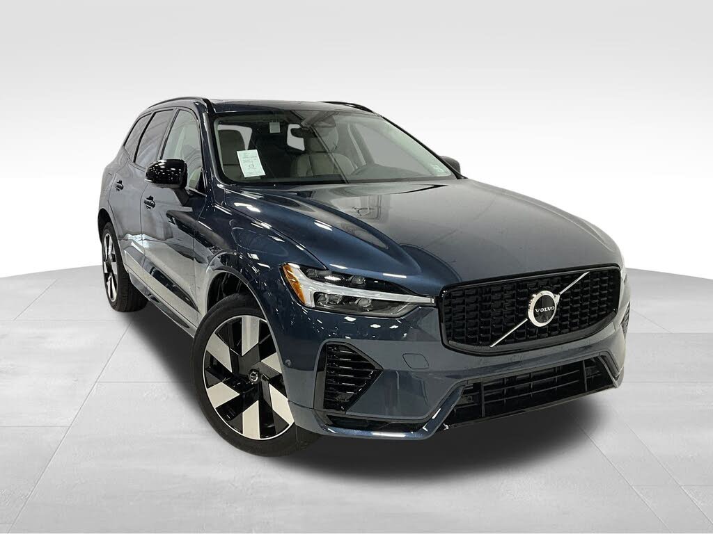 2025 Volvo XC60 Recharge T8 Plus Dark Theme eAWD
