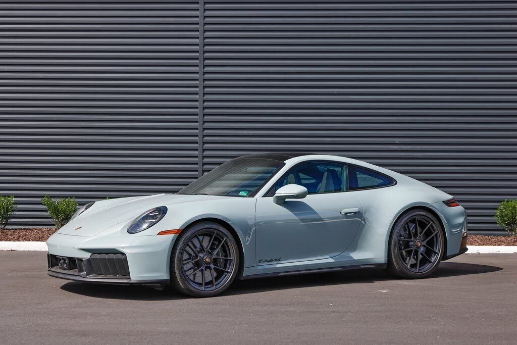 2025 Porsche 911 Carrera GTS Coupe RWD
