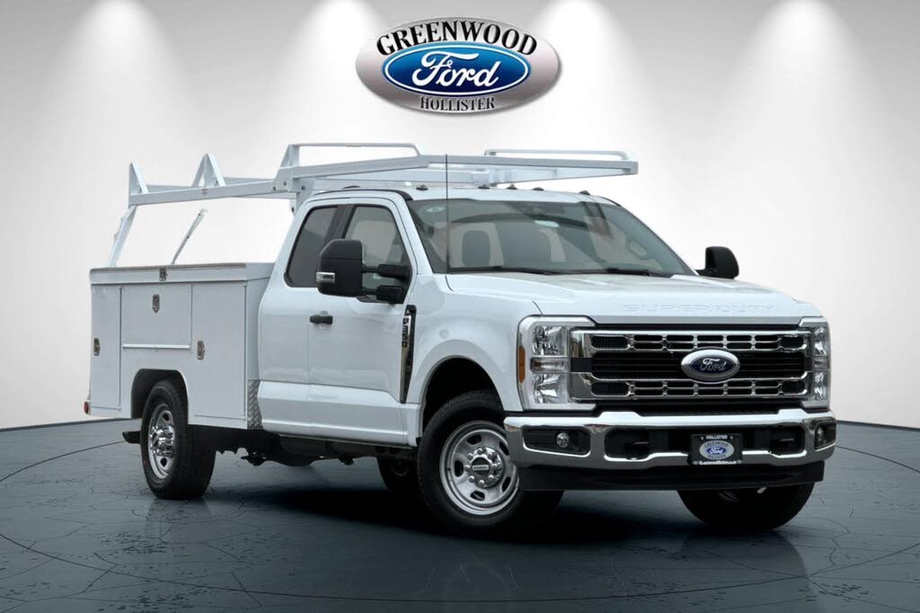 2025 Ford F-350 Super Duty Chassis XL SuperCab RWD