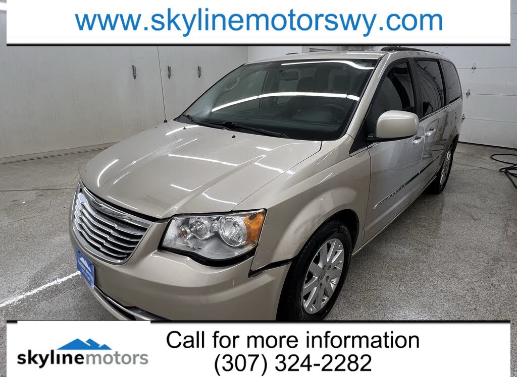 2016 Chrysler Town & Country Touring FWD