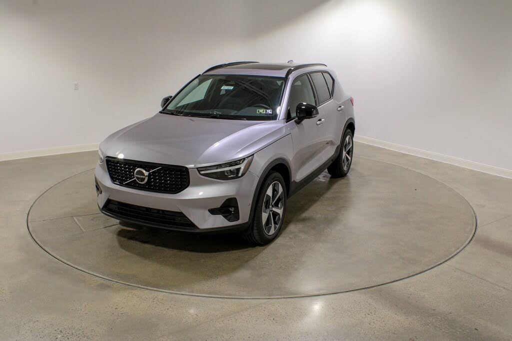 2026 Volvo XC40 B5 Plus AWD