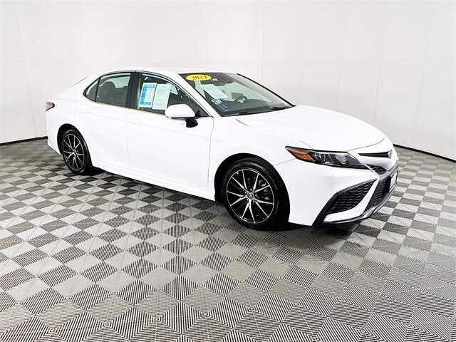 2024 Toyota Camry SE FWD