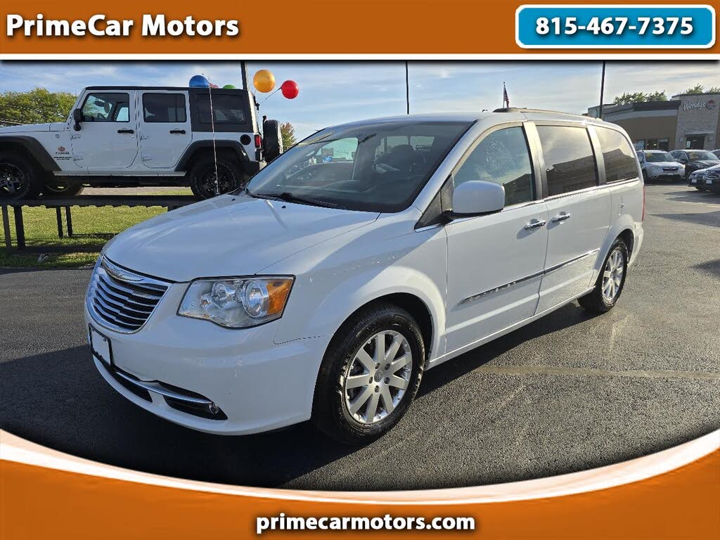 2016 Chrysler Town & Country Touring FWD