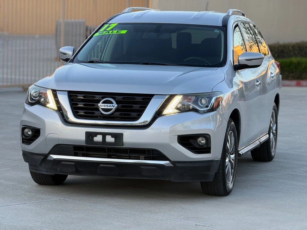2017 Nissan Pathfinder SV