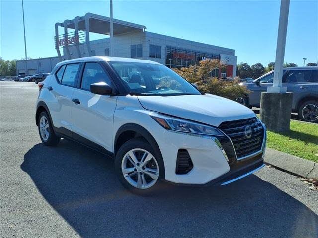 2025 Nissan Kicks Play S FWD