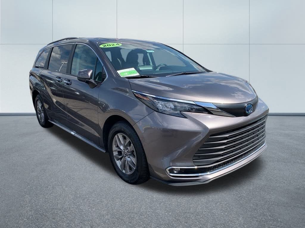 2024 Toyota Sienna XLE 7-Passenger FWD