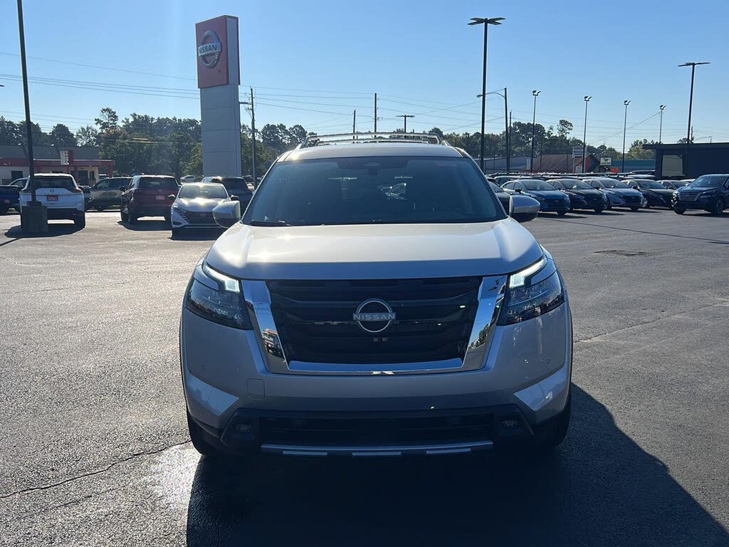 2025 Nissan Pathfinder SL FWD