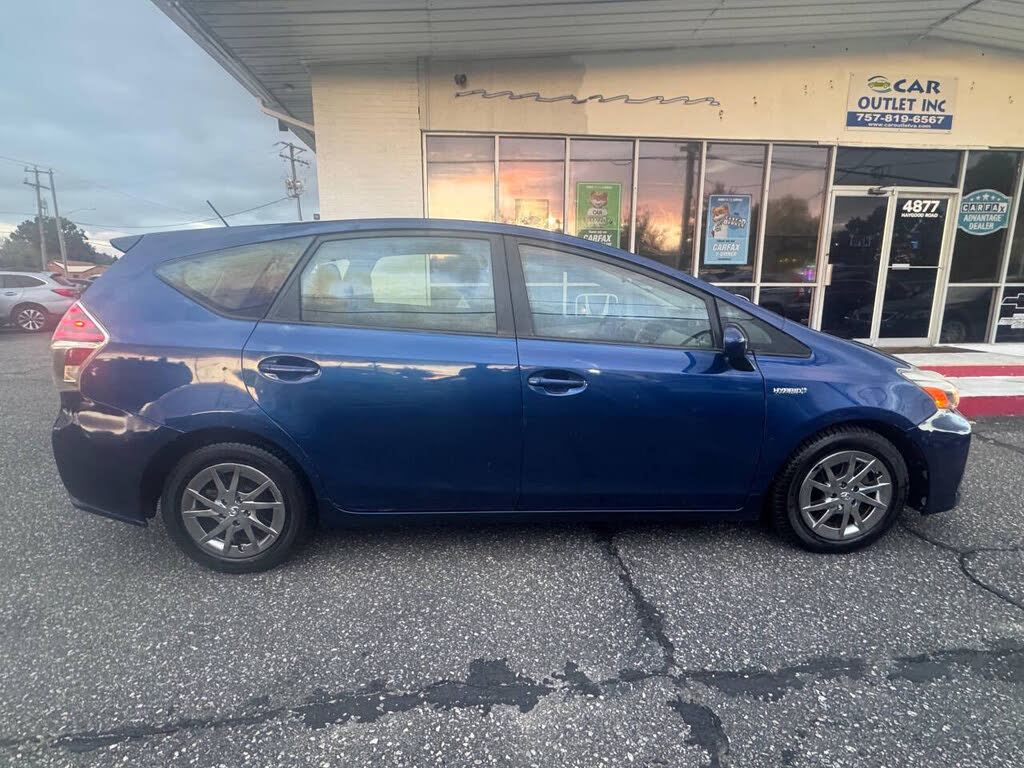 2015 Toyota Prius v Five FWD