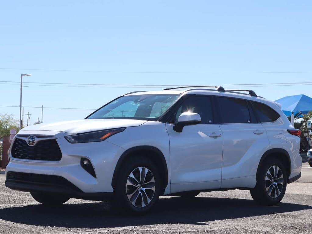 2022 Toyota Highlander XLE FWD