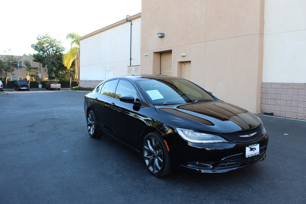 2015 Chrysler 200 S Sedan FWD