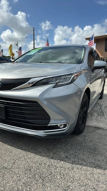 2022 Toyota Sienna XLE 7-Passenger AWD