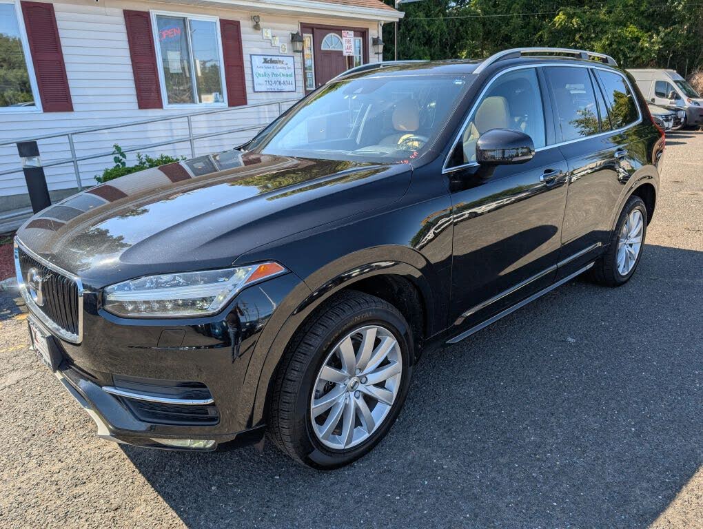 2018 Volvo XC90 T6 Momentum AWD