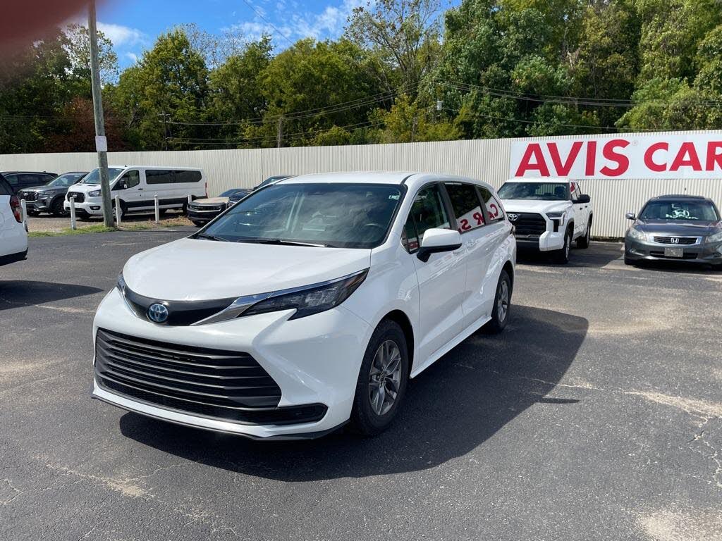 2024 Toyota Sienna LE 8-Passenger FWD