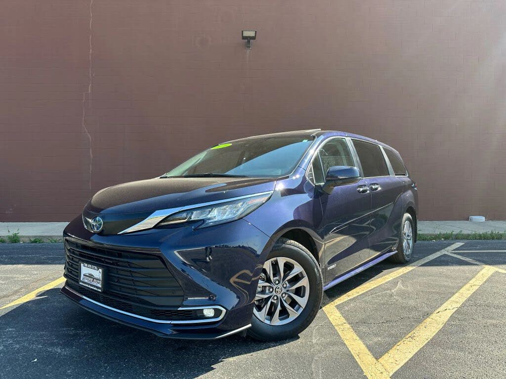 2021 Toyota Sienna XLE 7-Passenger AWD