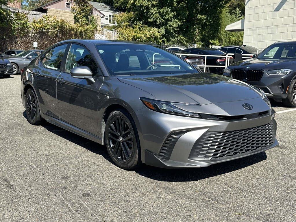 2025 Toyota Camry SE FWD