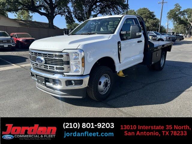 2025 Ford F-350 Super Duty Chassis XL Regular Cab DRW RWD