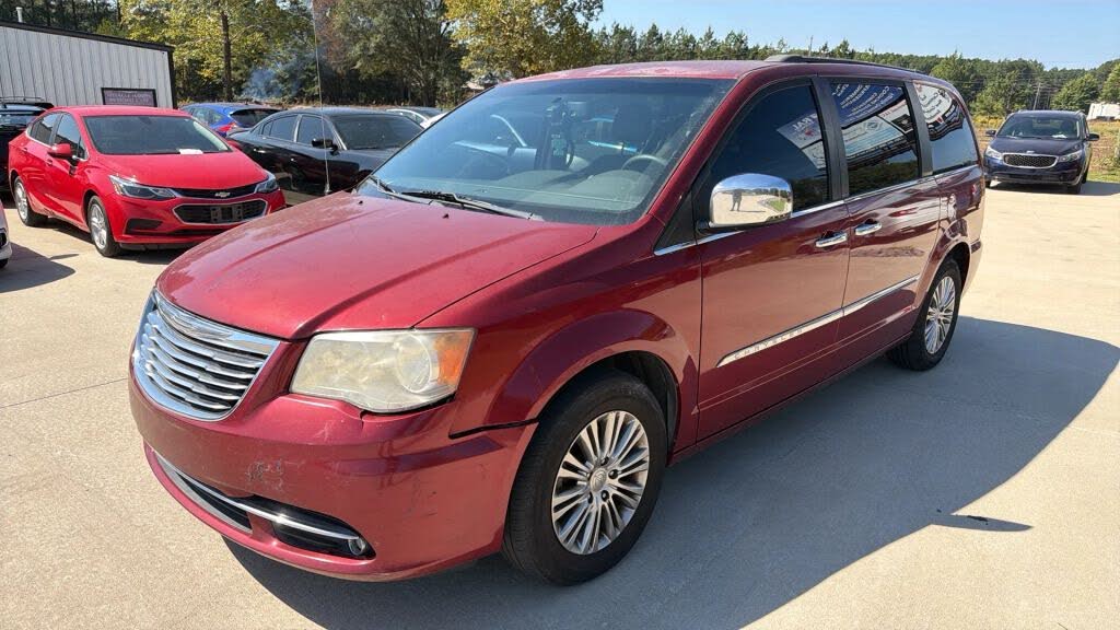 2013 Chrysler Town & Country Touring-L FWD