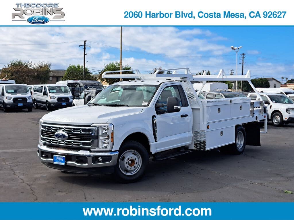 2026 Ford F-350 Super Duty Chassis XL Regular Cab DRW RWD