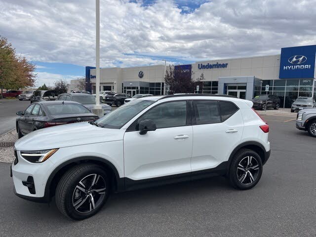 2023 Volvo XC40 B5 Plus Dark Theme AWD