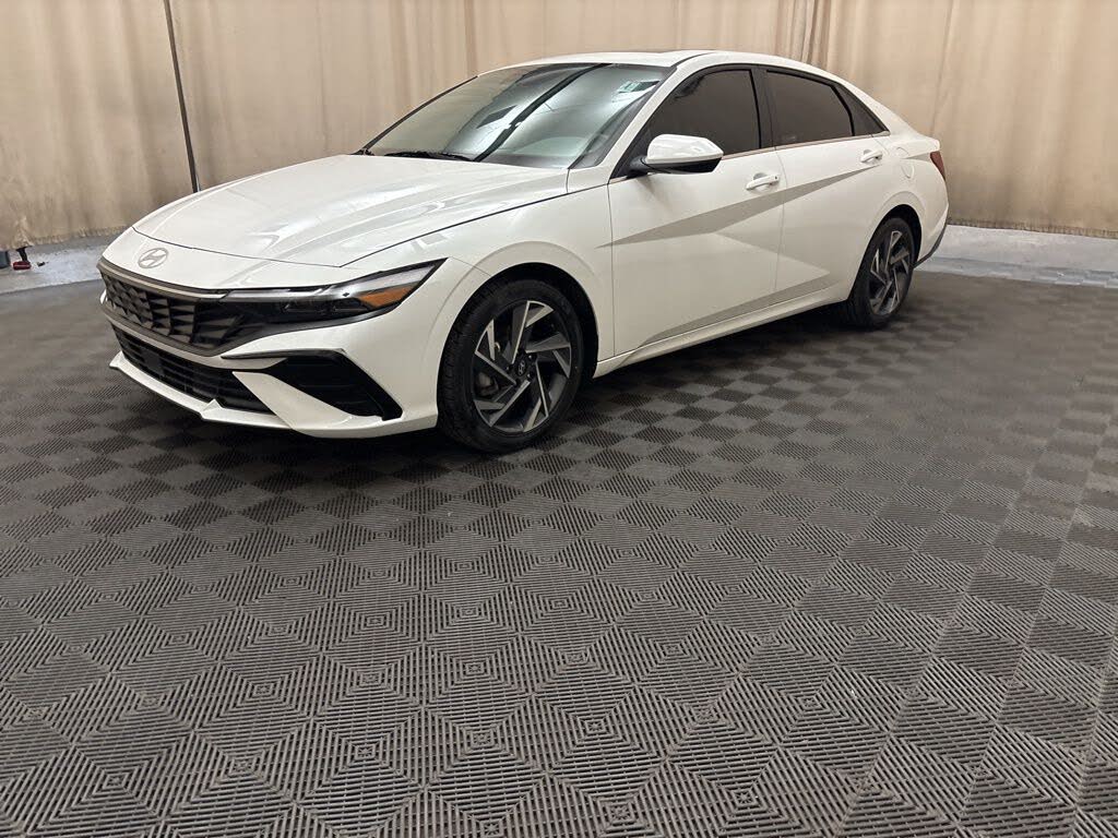 2024 Hyundai Elantra SEL FWD