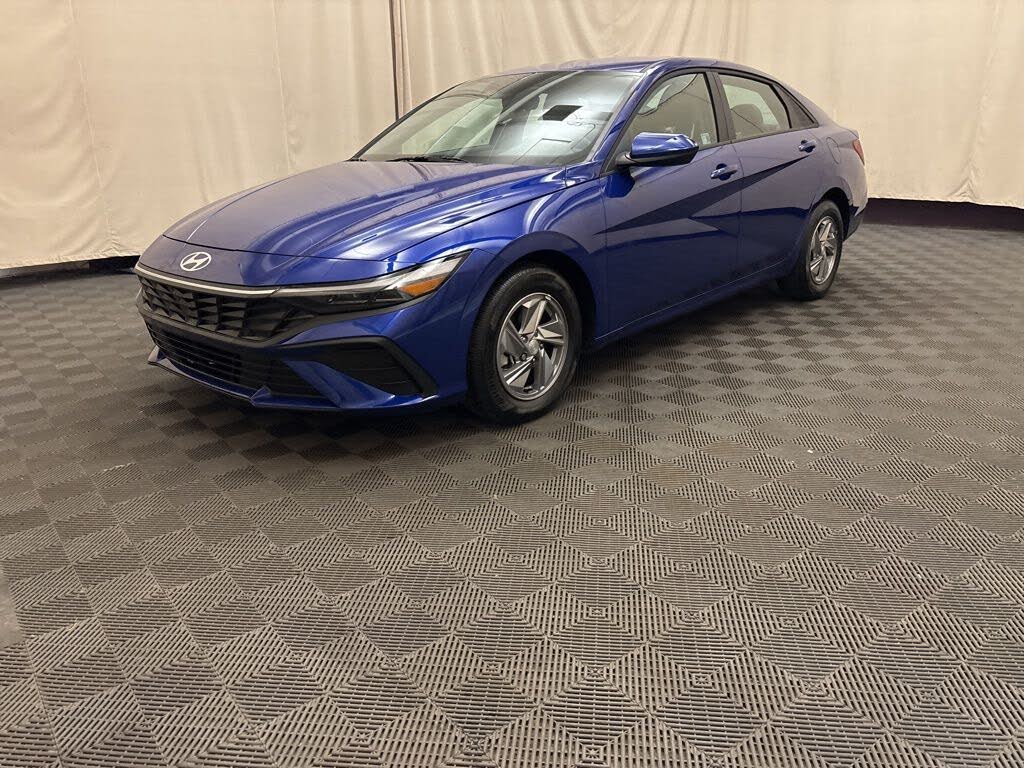 2025 Hyundai Elantra SE FWD