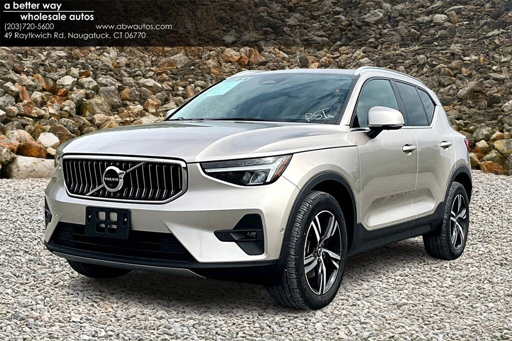 2023 Volvo XC40 B5 Plus Bright Theme AWD