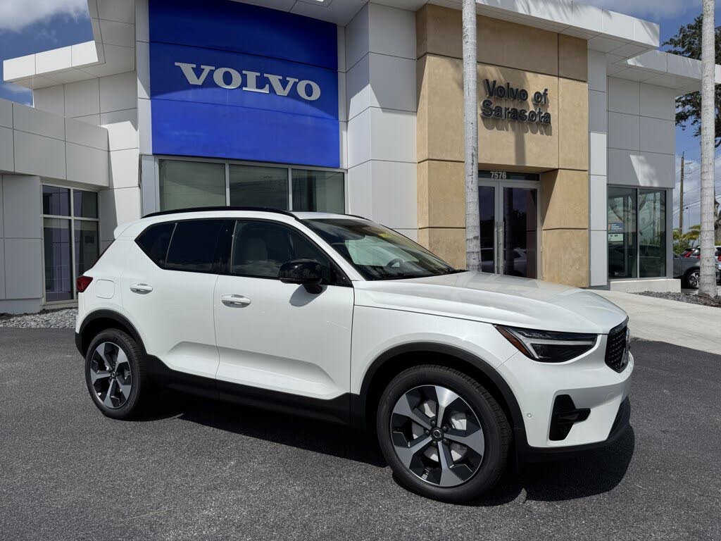 2026 Volvo XC40 B5 Plus AWD