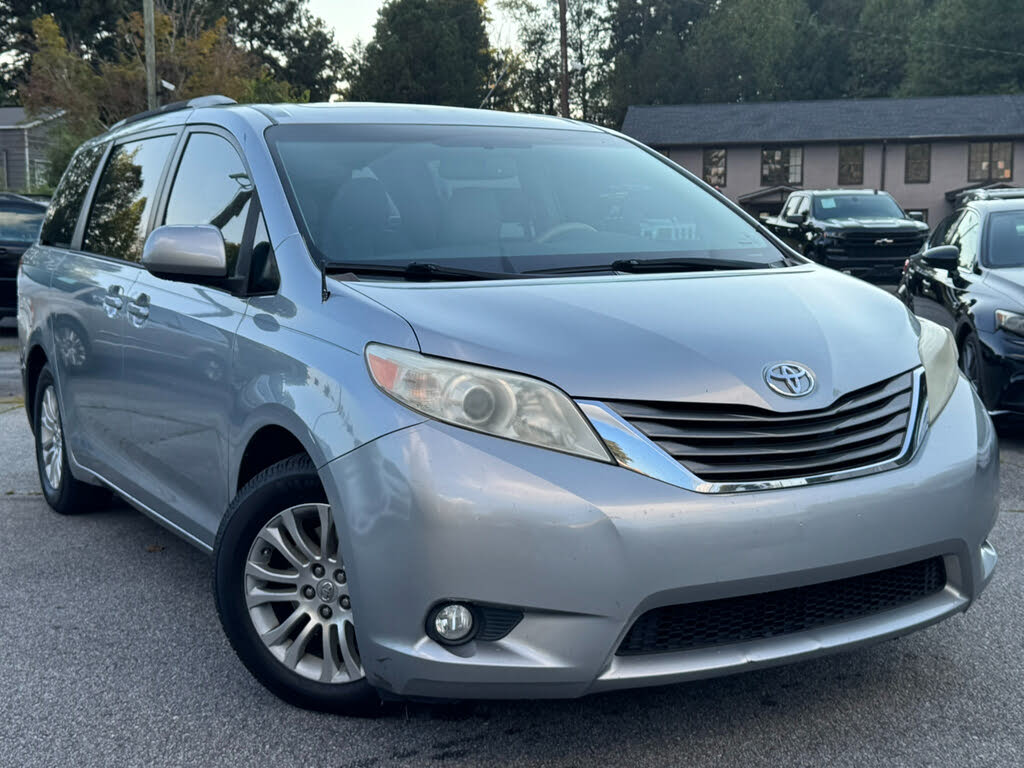 2014 Toyota Sienna XLE 7-Passenger Auto Access Seat