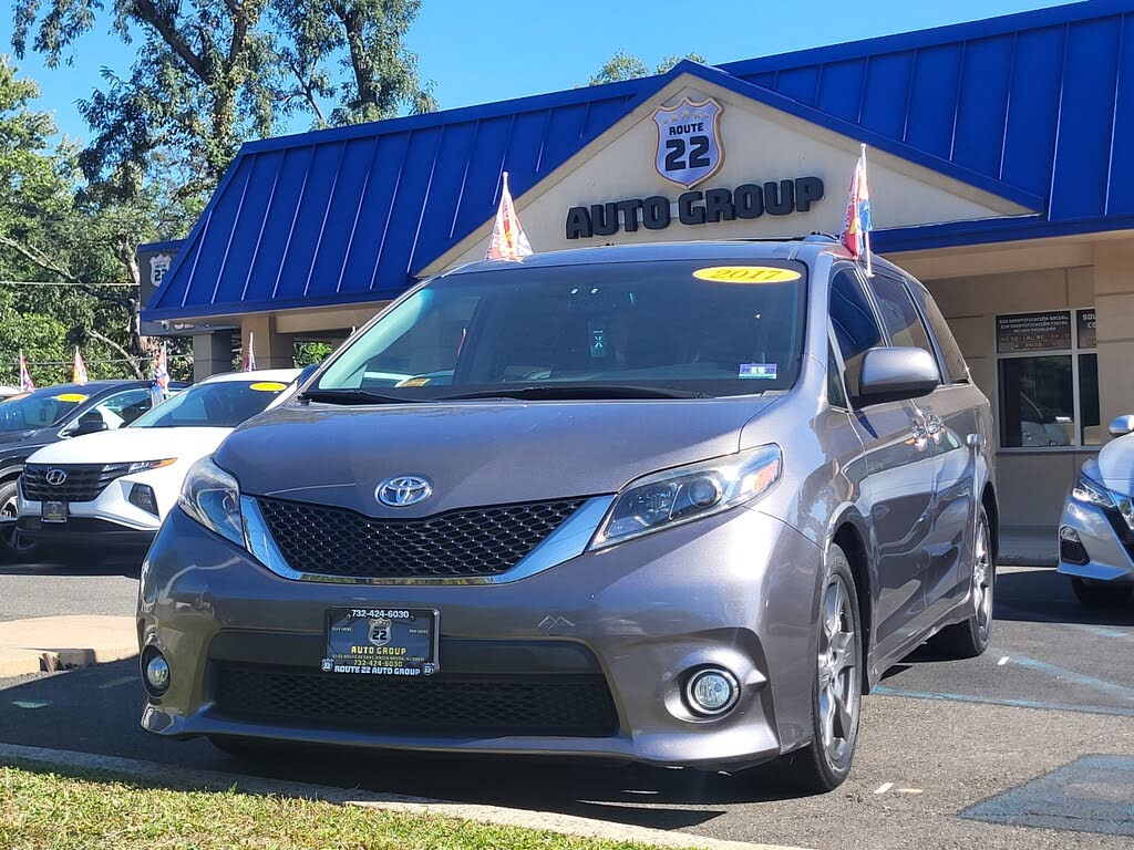 2017 Toyota Sienna SE 8-Passenger FWD
