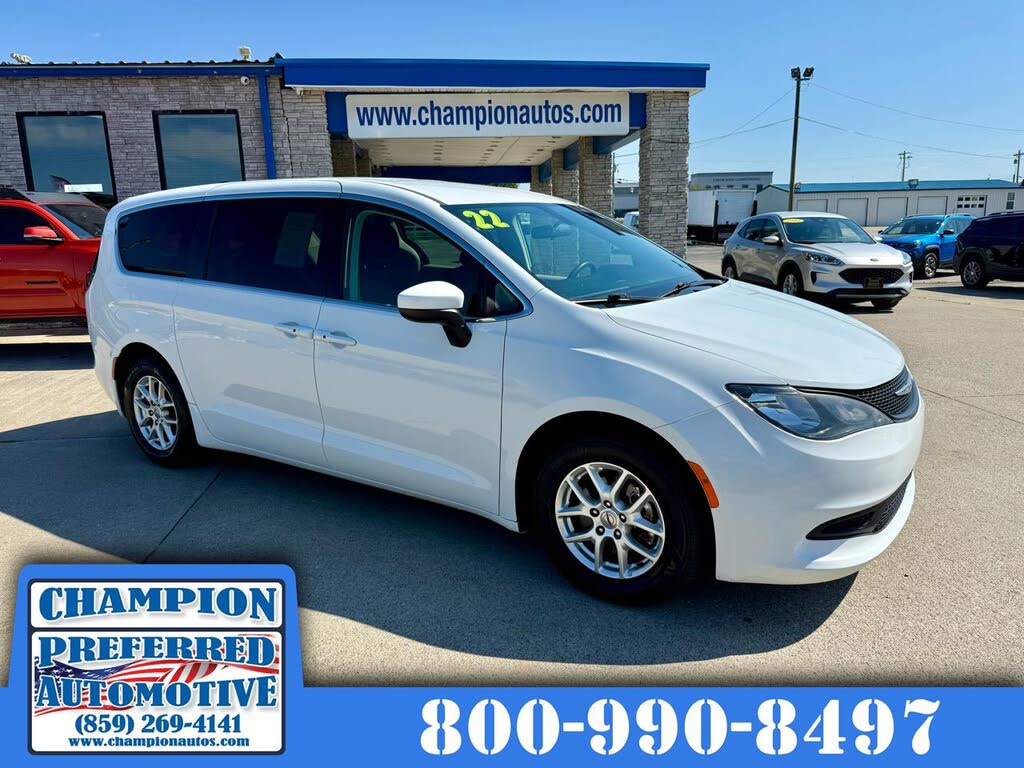 2022 Chrysler Voyager LX FWD