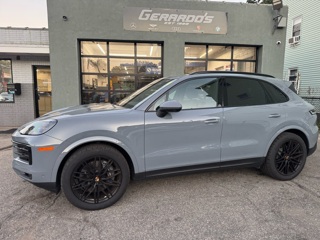 2025 Porsche Cayenne AWD