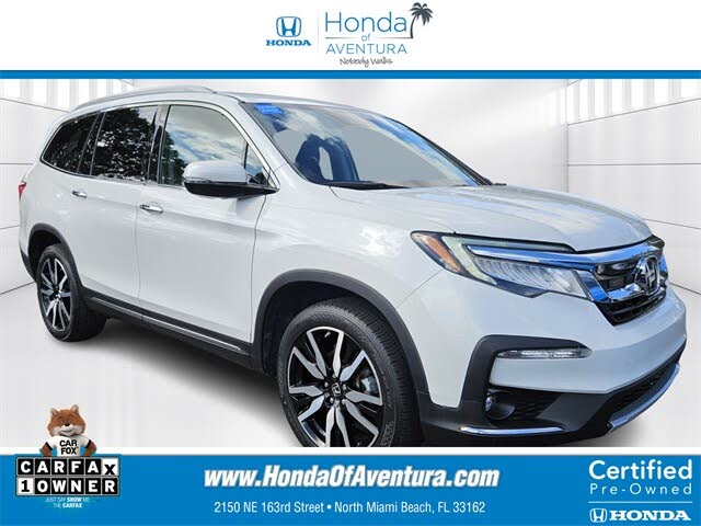 2022 Honda Pilot Touring FWD with Rear Captain's Chairs