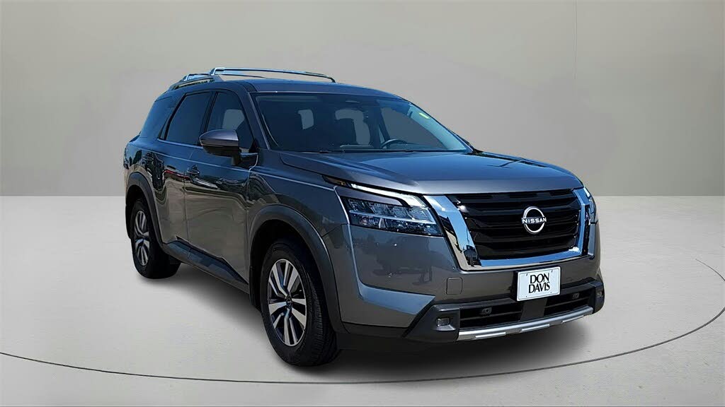 2022 Nissan Pathfinder SL FWD