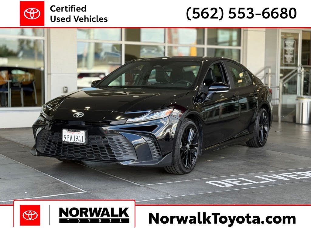 2025 Toyota Camry SE FWD