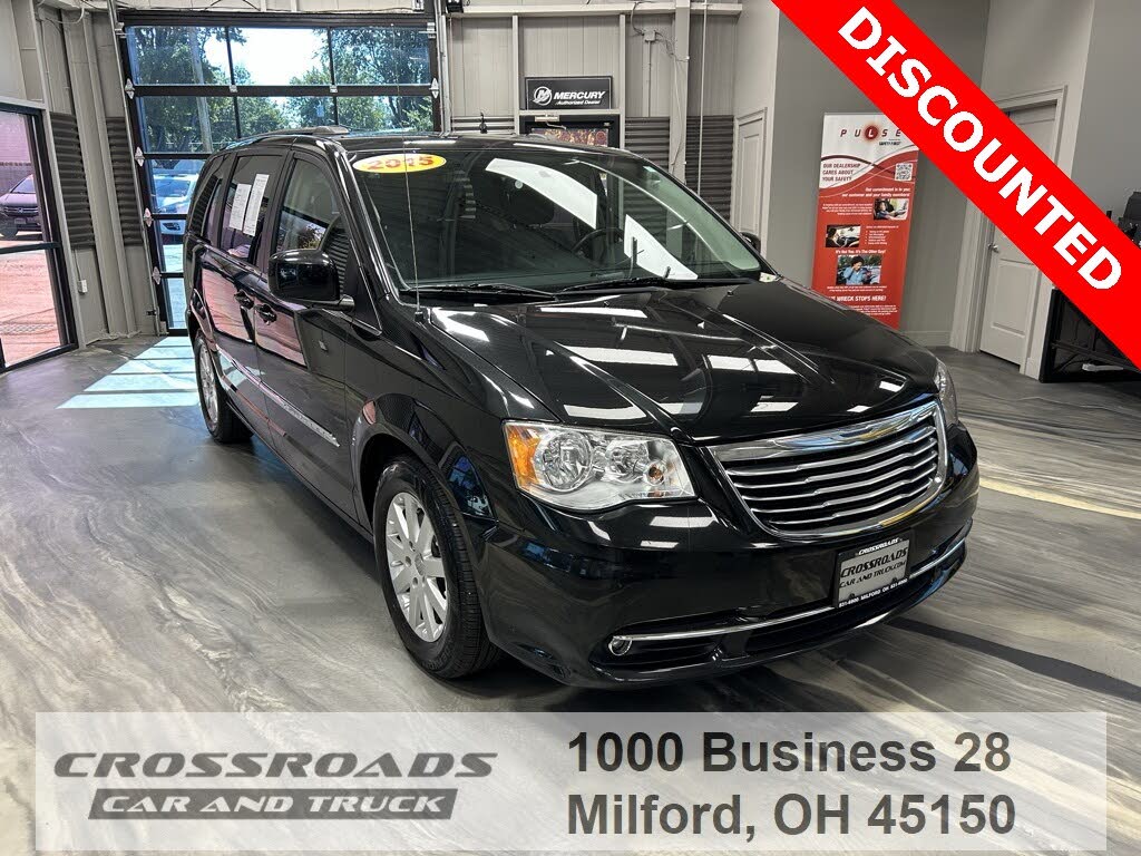 2015 Chrysler Town & Country Touring FWD