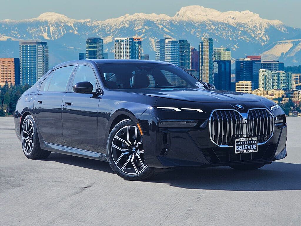 2025 BMW 7 Series 740i RWD