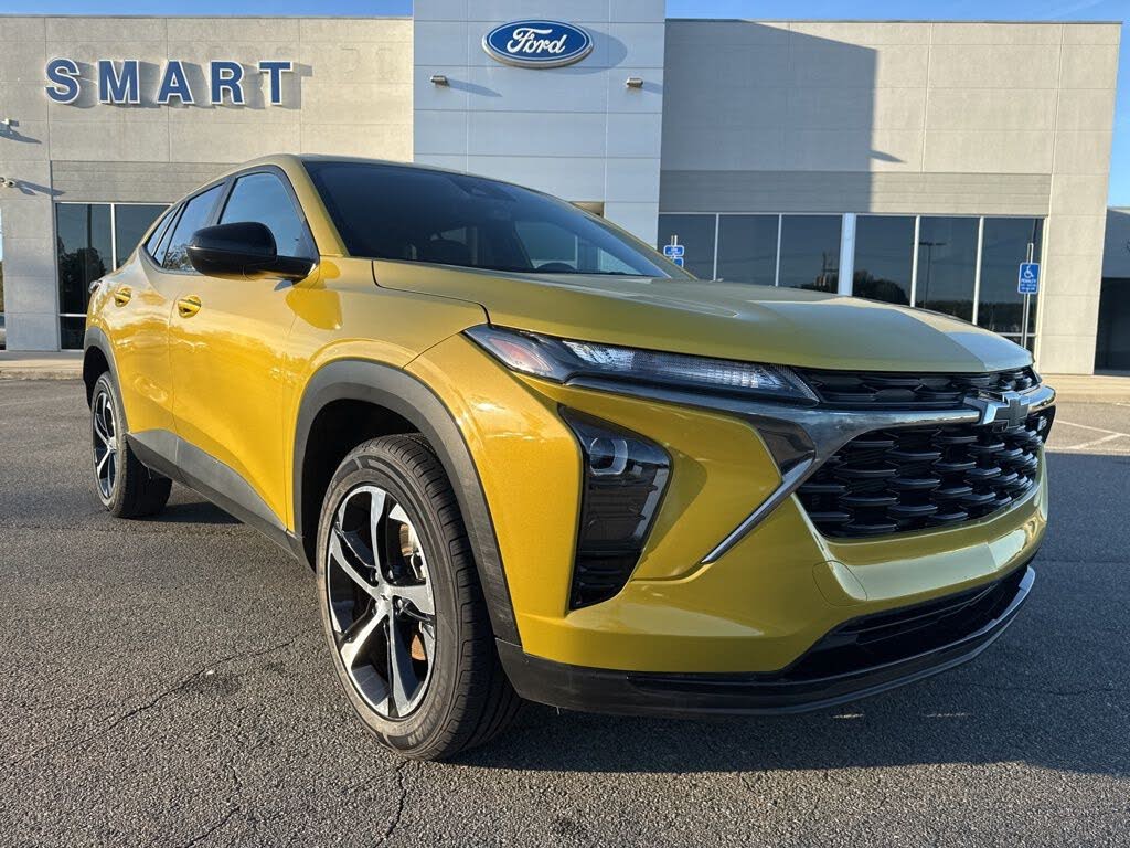 2025 Chevrolet Trax RS with 1RS FWD